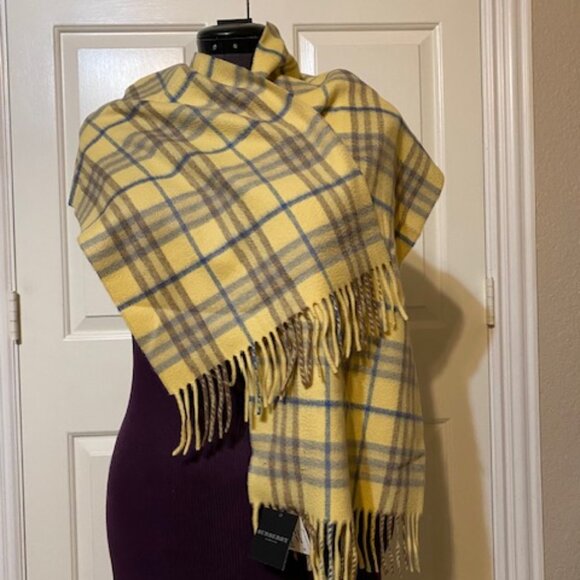 Yellow Burberry scarf 100% Cashmere Wool NWT - Picture 1 of 3